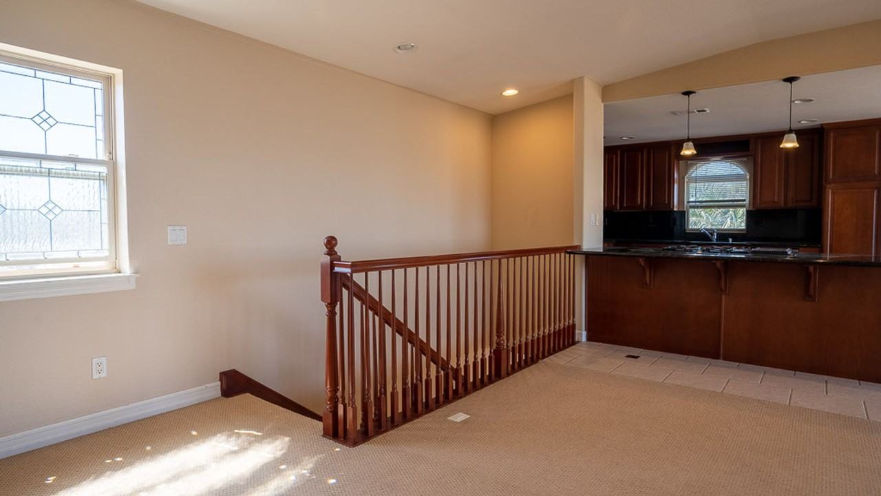 525 12th St - Photo 5 of 40