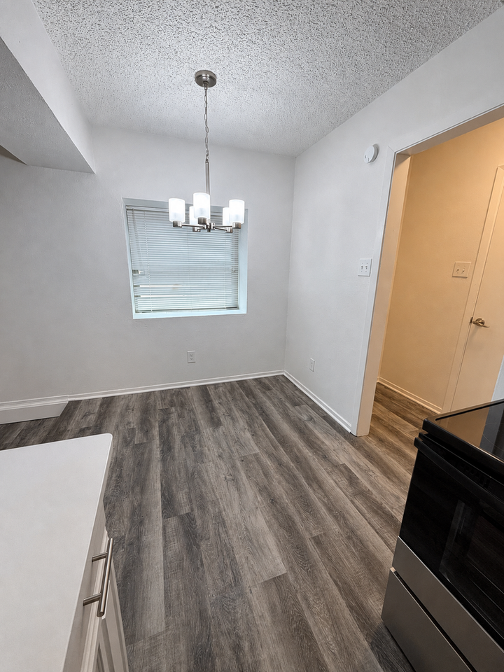 5309 Holly Trl - Photo 5 of 19