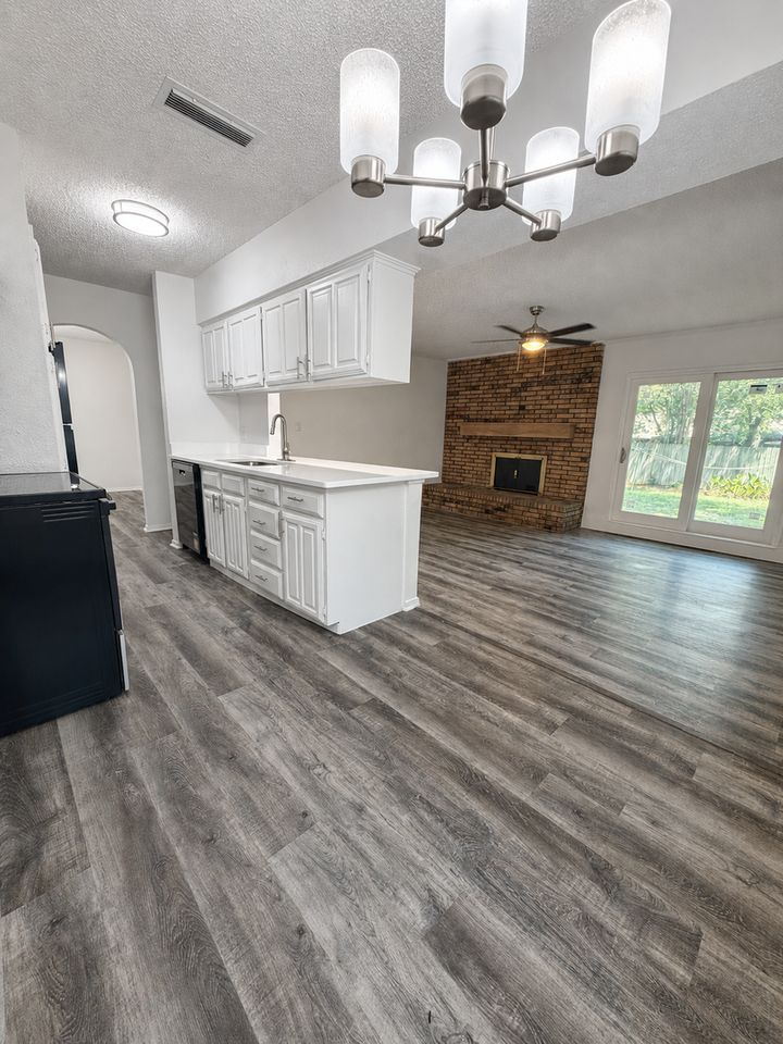 5309 Holly Trl - Photo 7 of 19