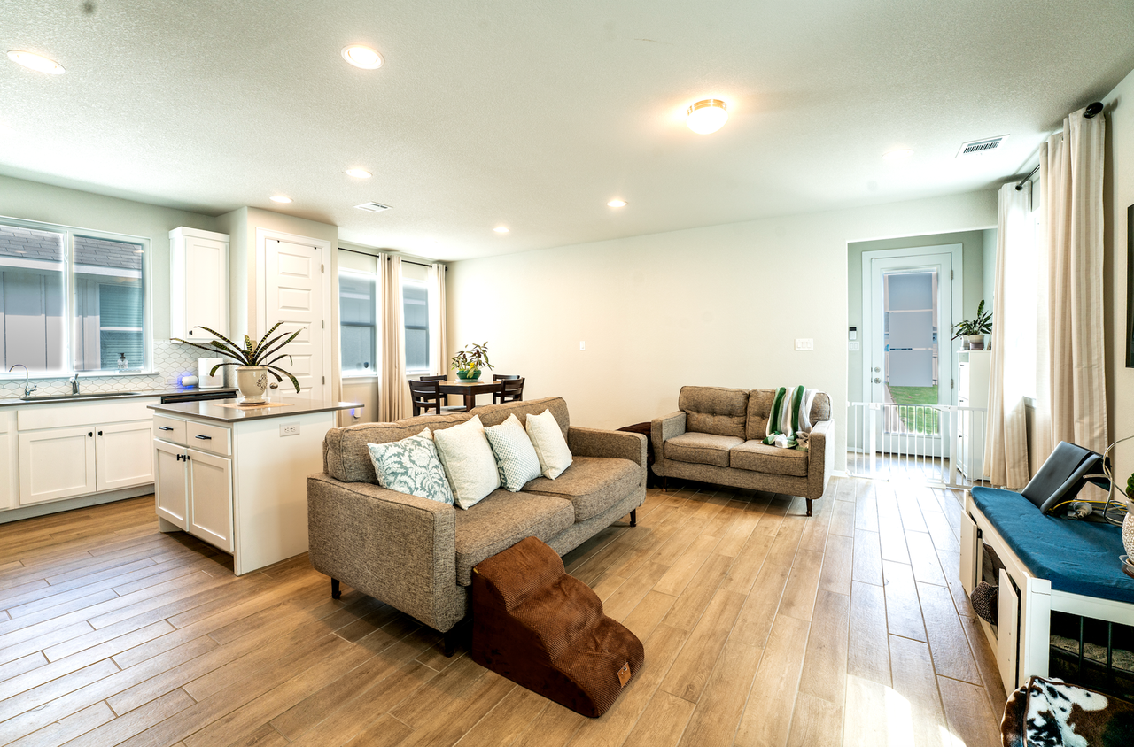 125 Fabion St - Photo 4 of 24