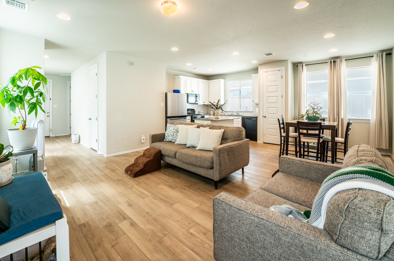 125 Fabion St - Photo 5 of 24