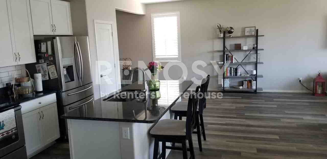 1803 E Grove St - Photo 5 of 28