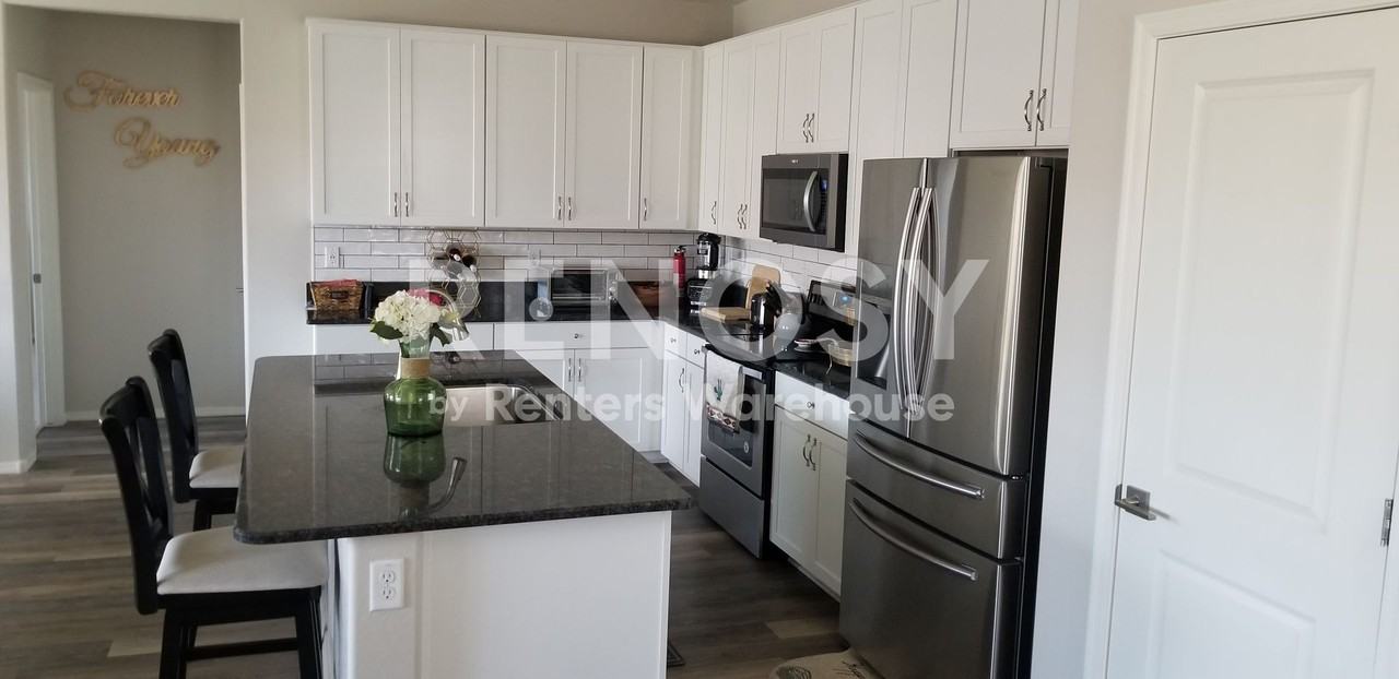 1803 E Grove St - Photo 6 of 28
