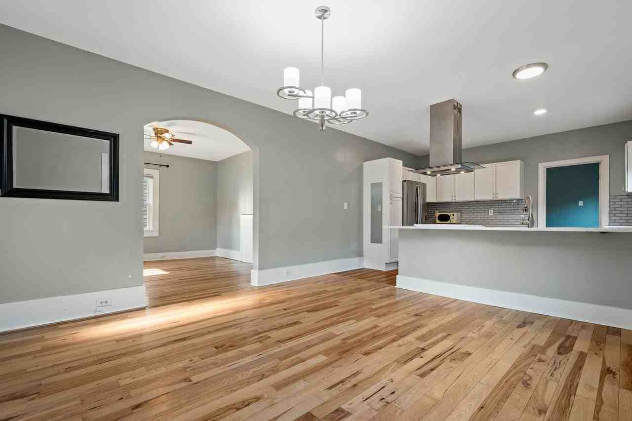 1103 Calvin St - Photo 6 of 24