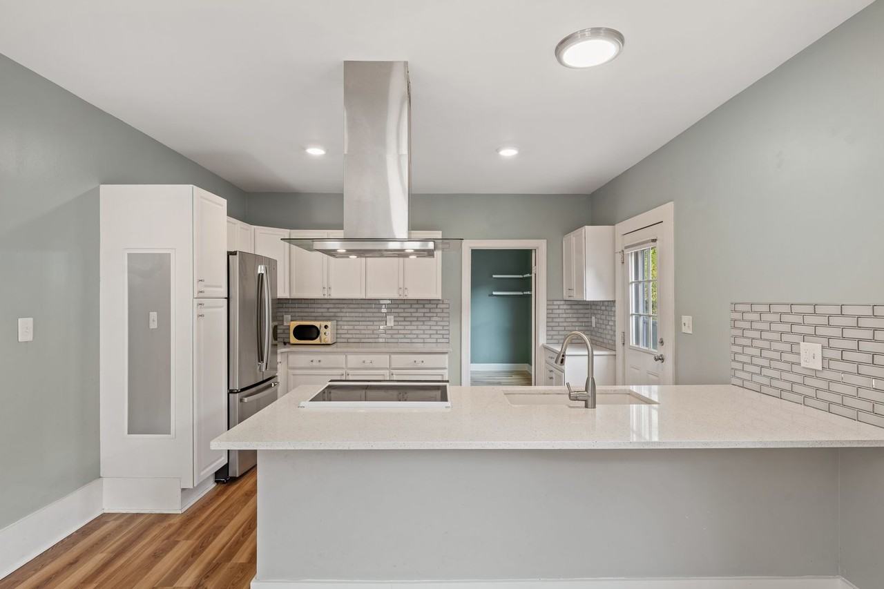 1103 Calvin St - Photo 7 of 24