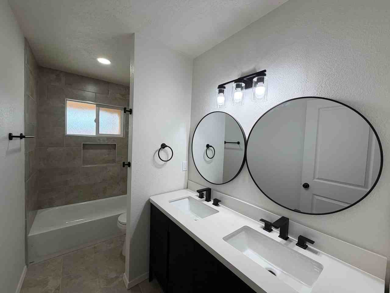 5608 Drake Ave Nw - Photo 7 of 33