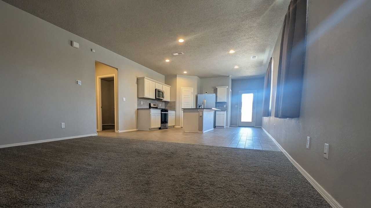 748 Amatista Loop Se - Photo 4 of 29