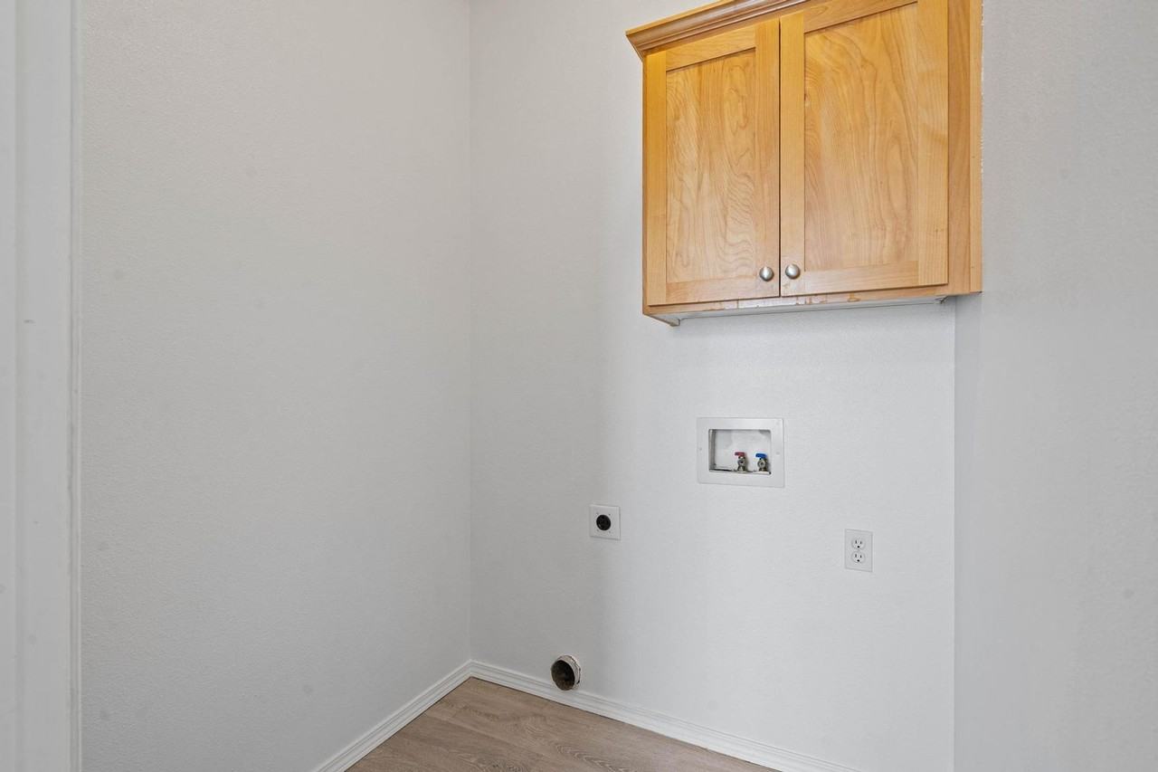 8526 N Haven Ave - Photo 5 of 38