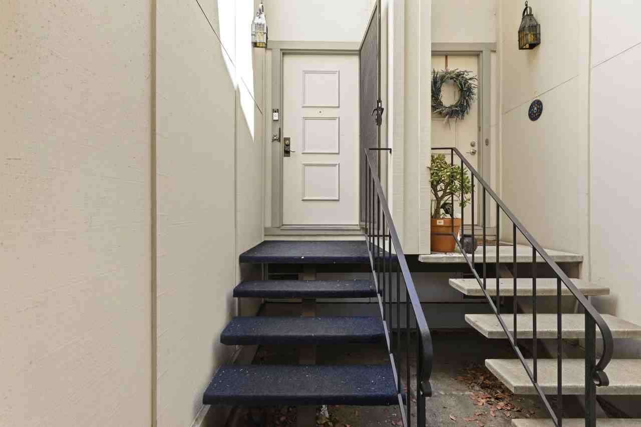 10893 Northfield Sq - Photo 5 of 43