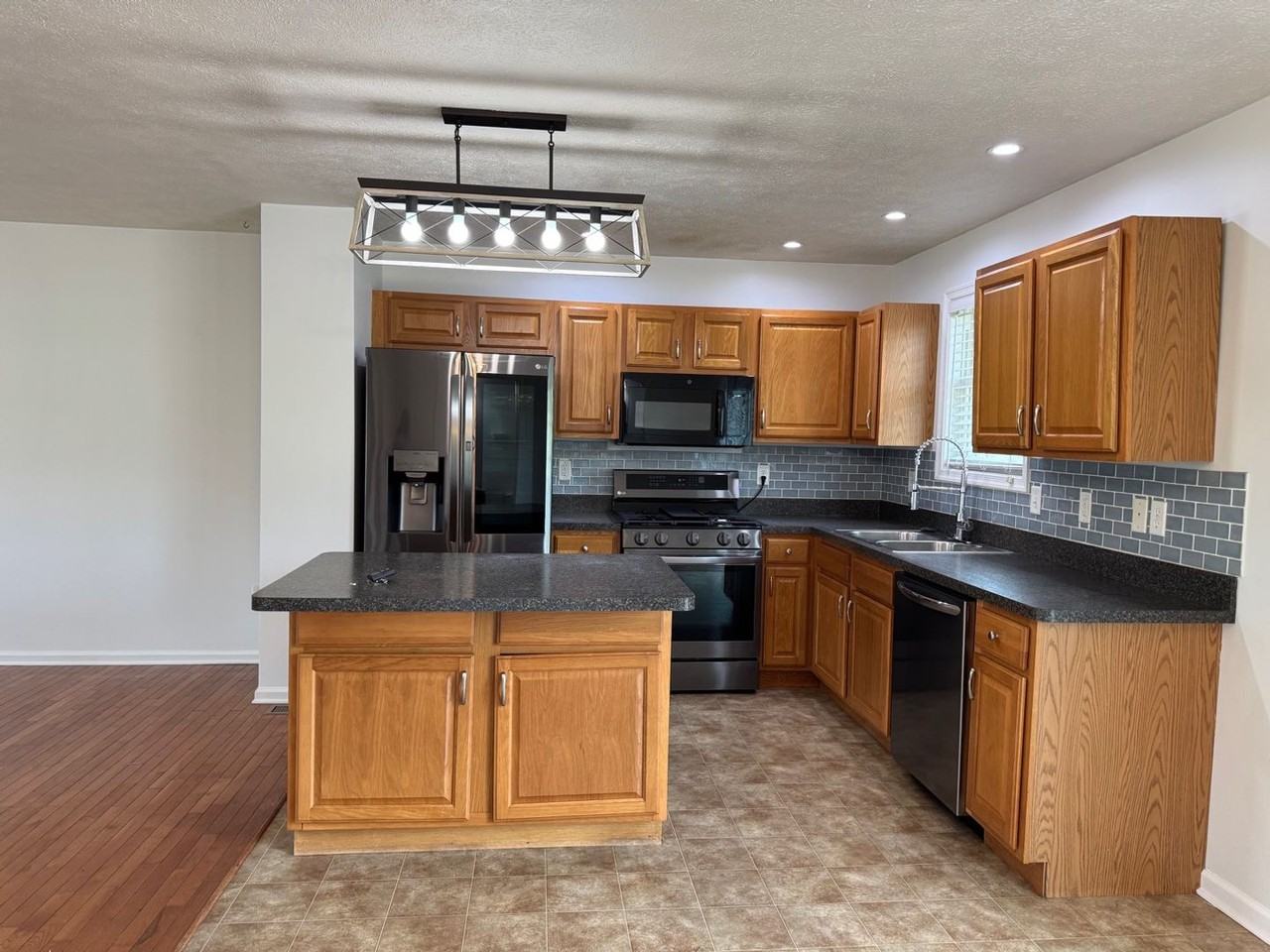 79 Thoroughbred Cir - Photo 2 of 31