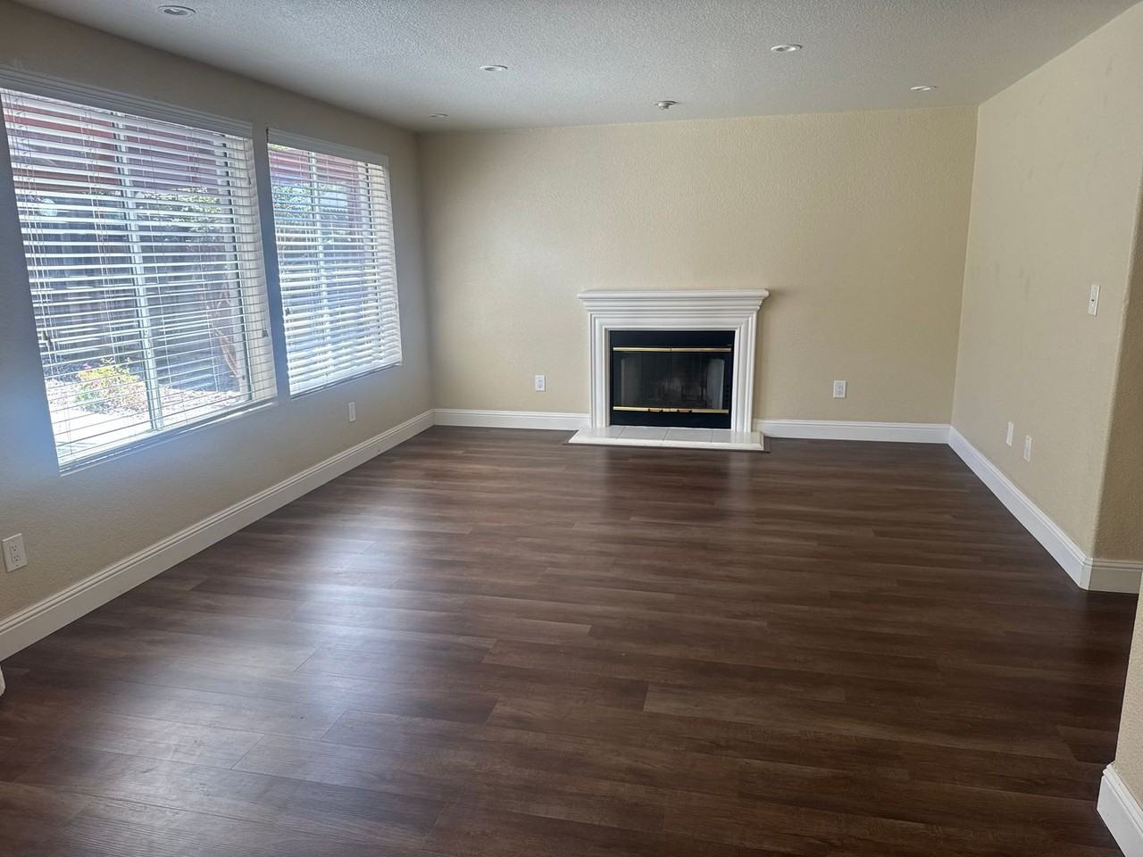 961 Celestine Cir - Photo 4 of 37
