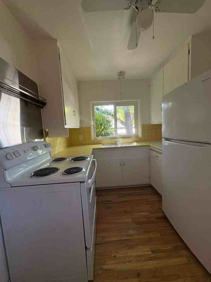 170 Knoll St - Photo 4 of 10