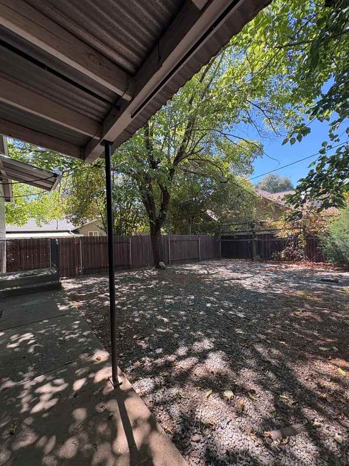 170 Knoll St - Photo 7 of 10