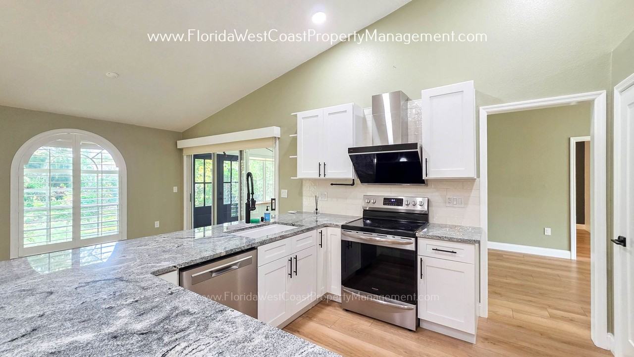 4667 Hamlets Grove Dr - Photo 3 of 50