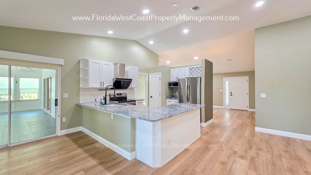 4667 Hamlets Grove Dr - Photo 4 of 50