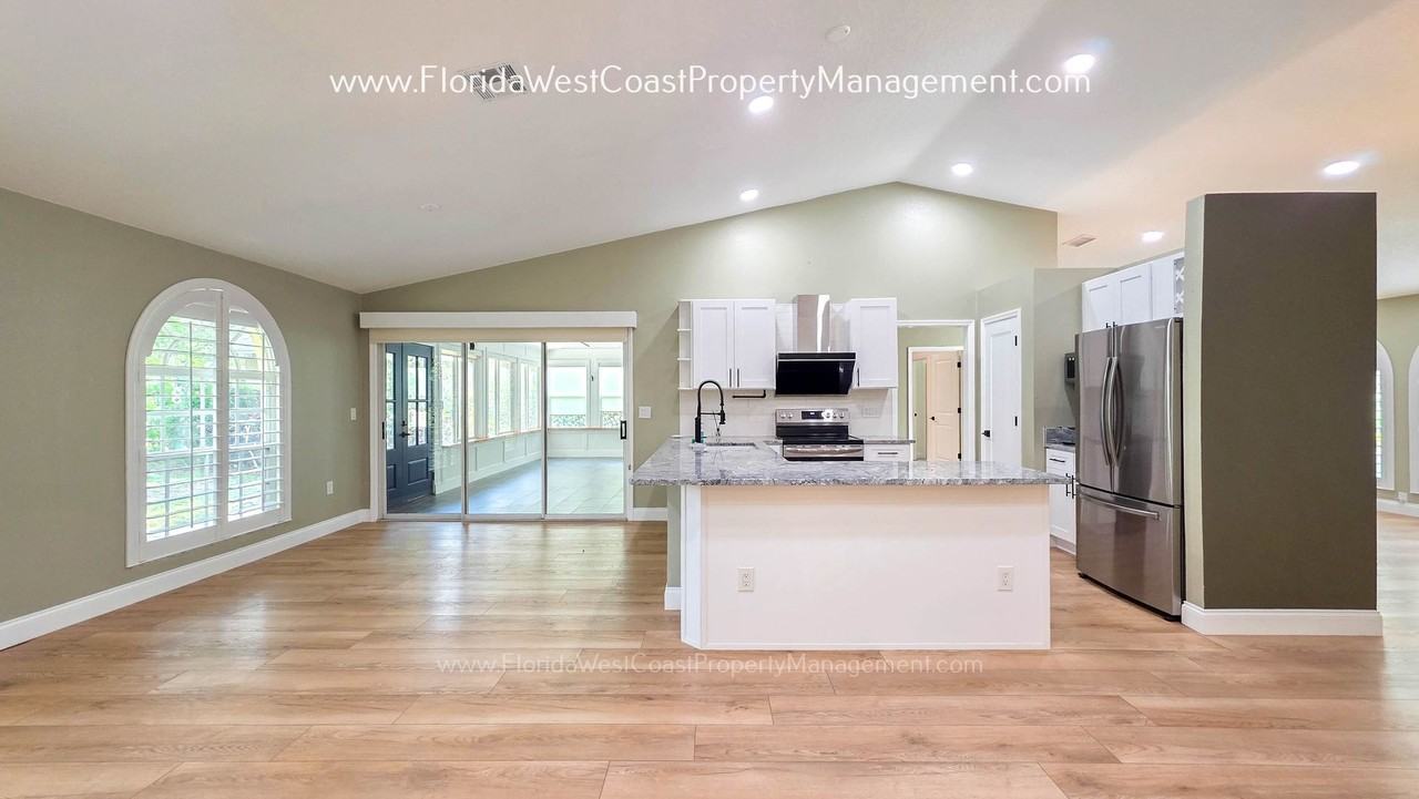 4667 Hamlets Grove Dr - Photo 5 of 50