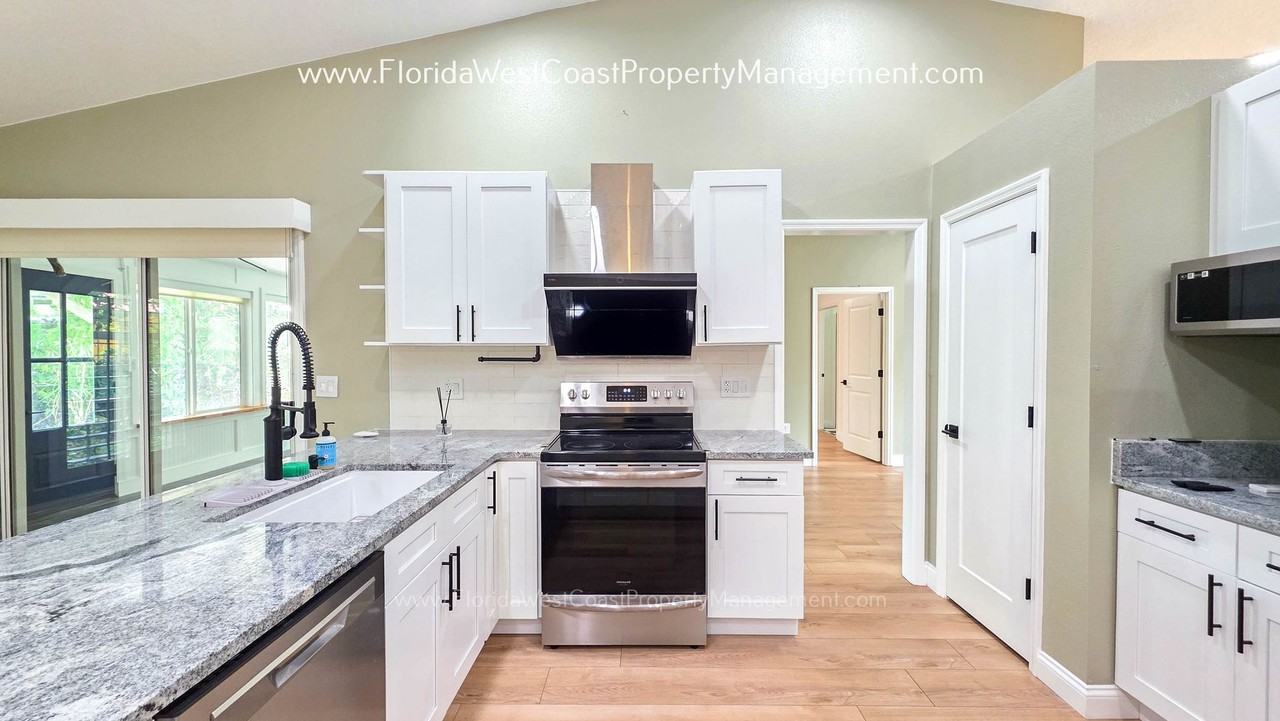 4667 Hamlets Grove Dr - Photo 7 of 50