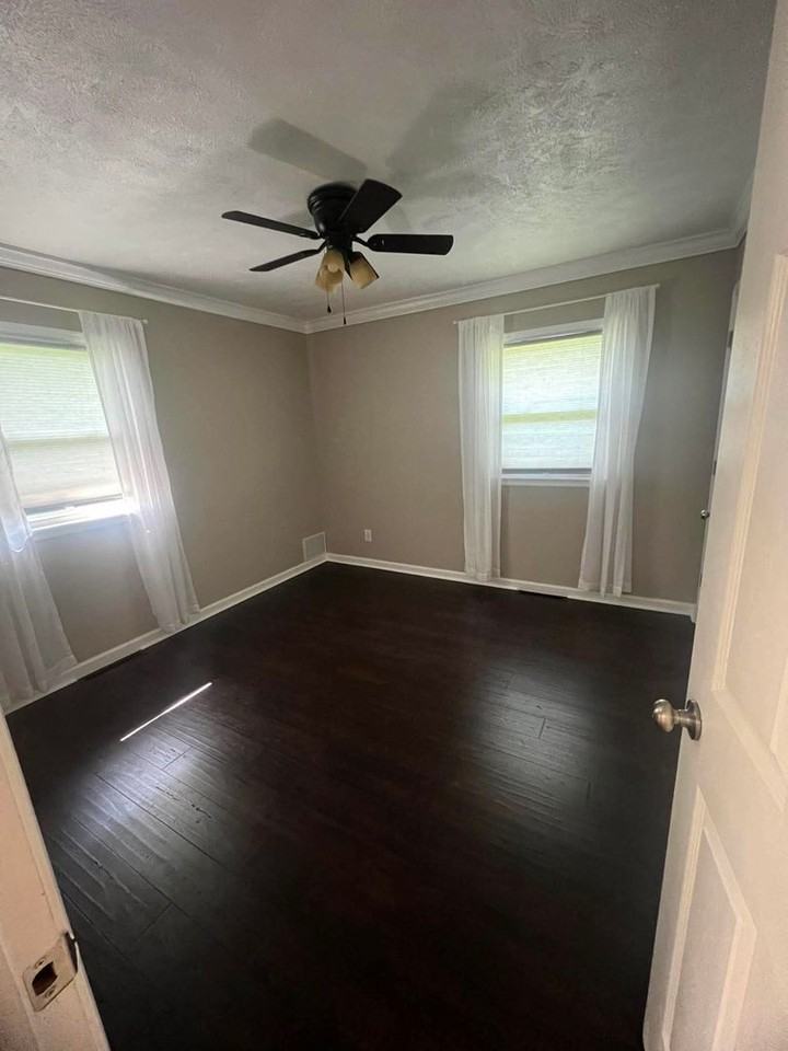 2529 Lewis Ln - Photo 4 of 12