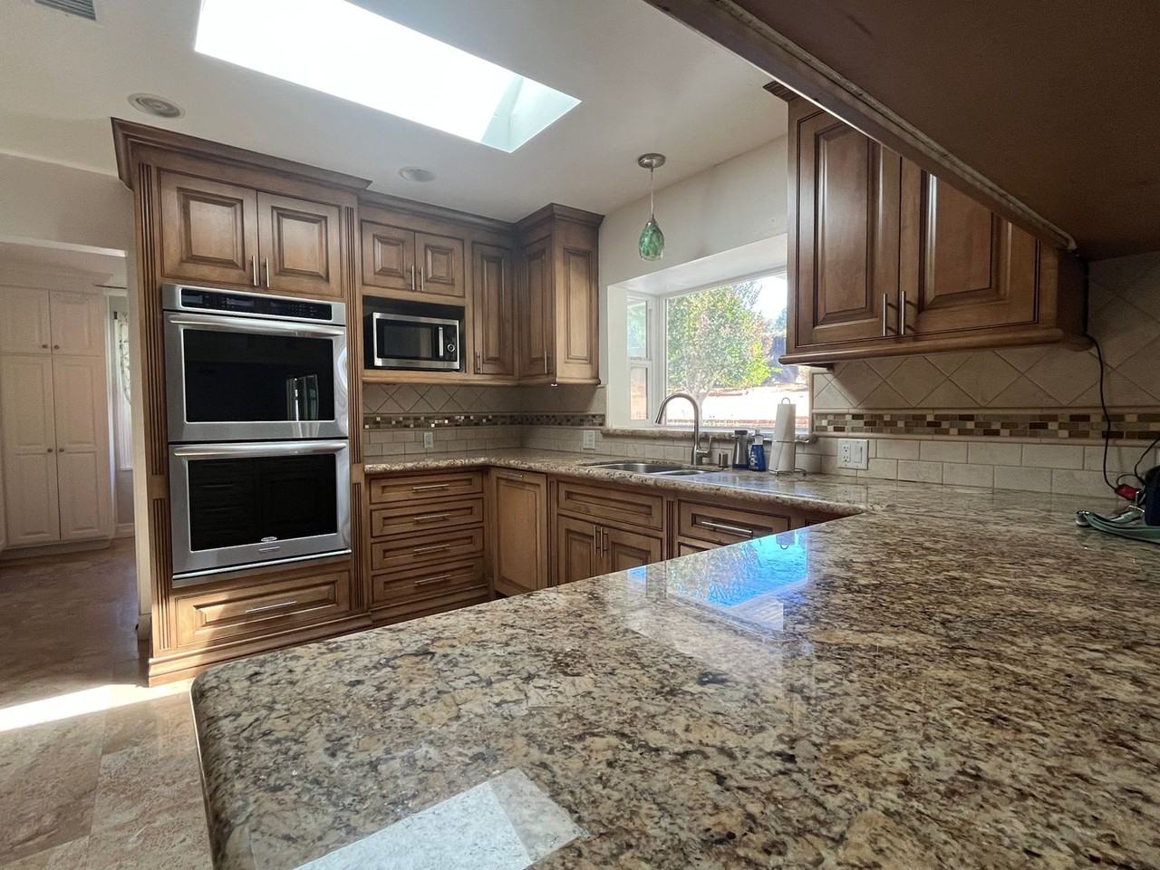 2085 Warmlands Ave - Photo 3 of 15