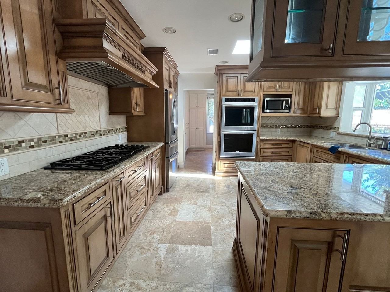 2085 Warmlands Ave - Photo 4 of 15