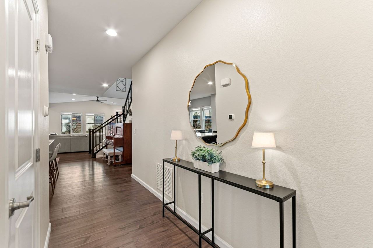 9337 Iron Mountain Way - Photo 4 of 48