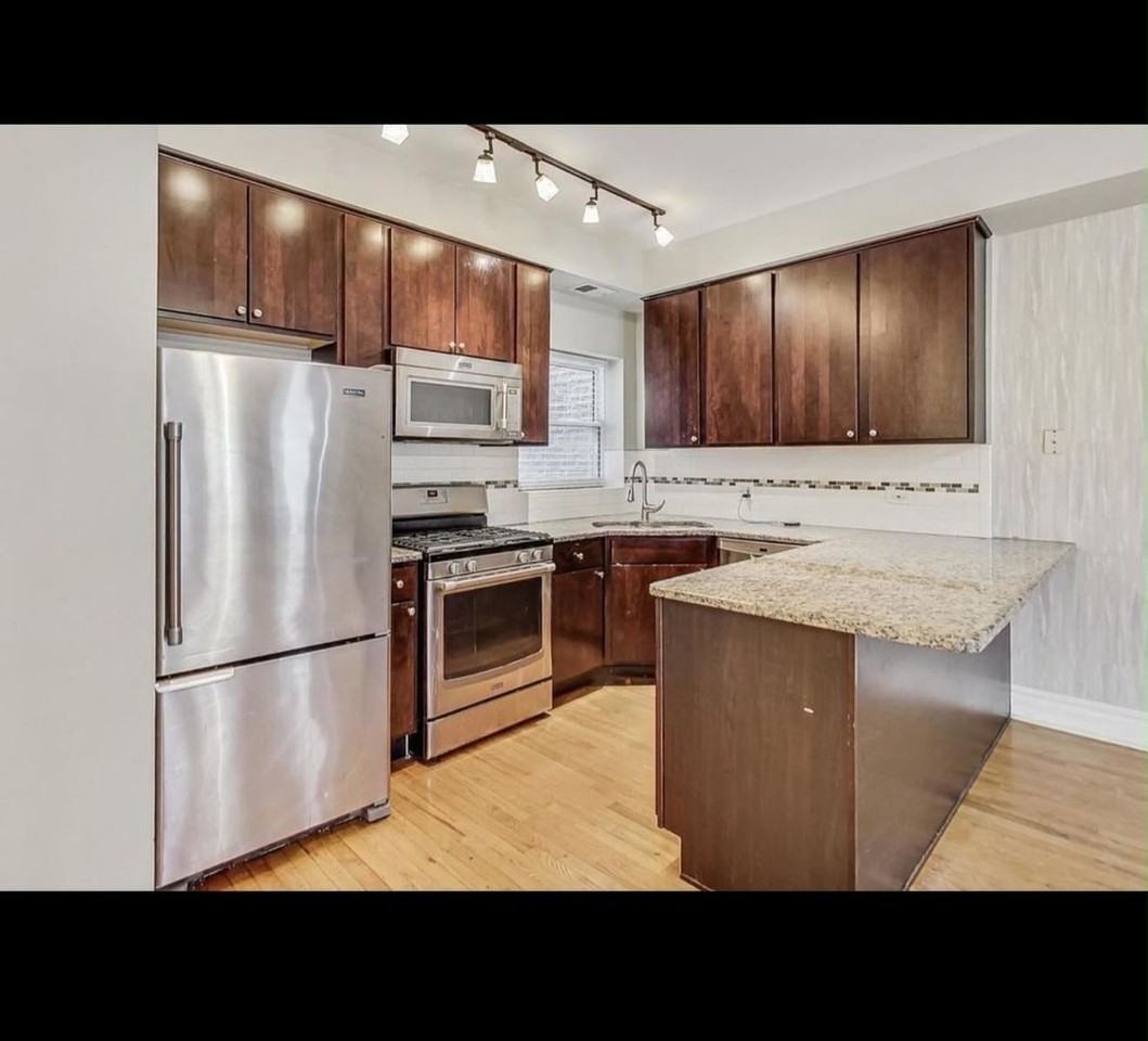 4529 S Prairie Ave - Photo 2 of 12