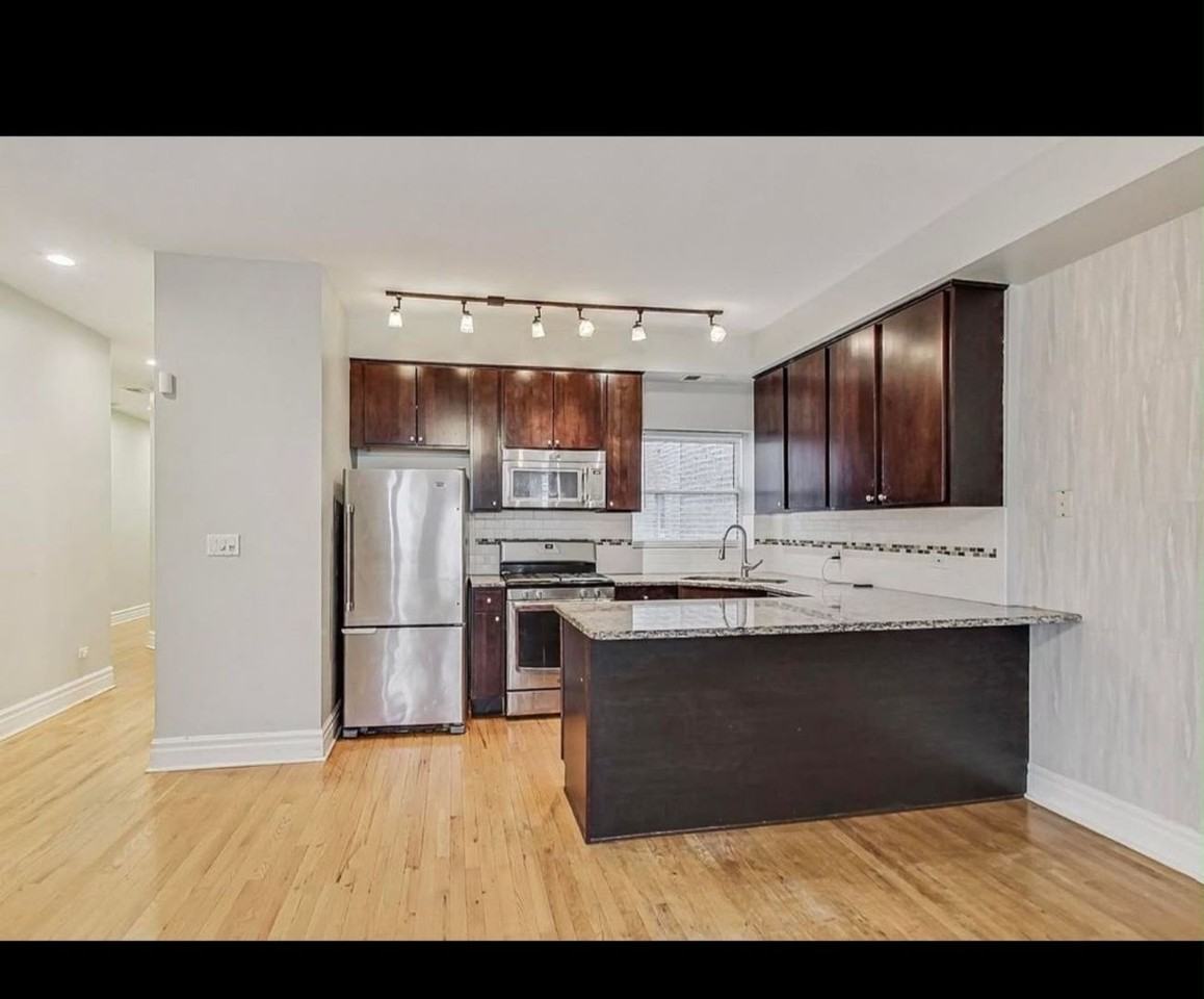 4529 S Prairie Ave - Photo 3 of 12