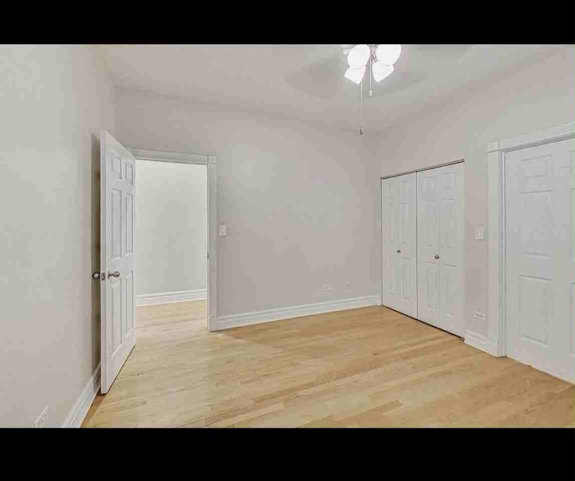 4529 S Prairie Ave - Photo 4 of 12