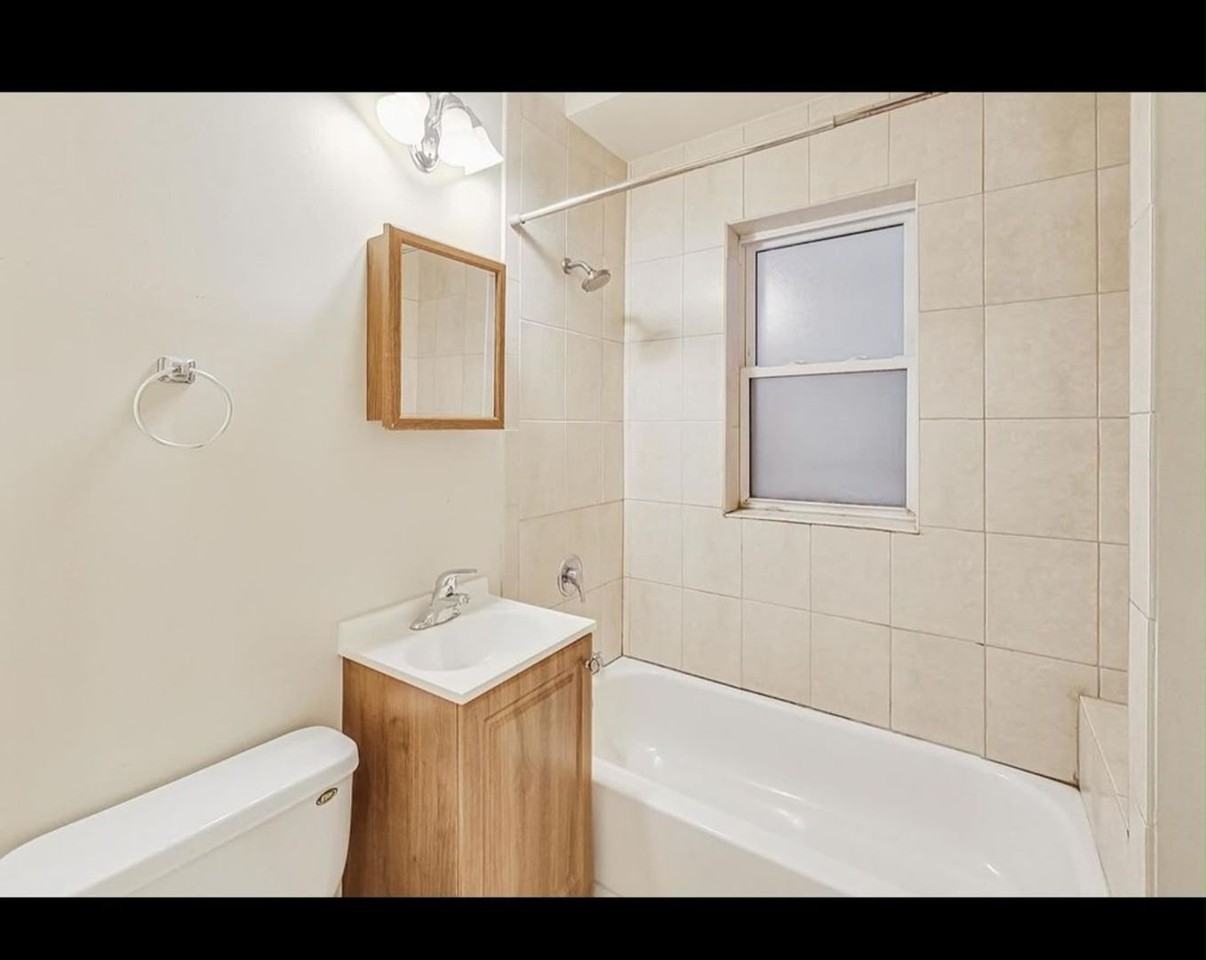 4529 S Prairie Ave - Photo 7 of 12