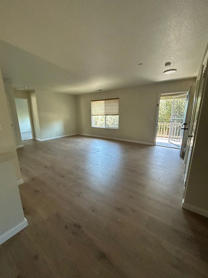 992A Grove St - Photo 2 of 10