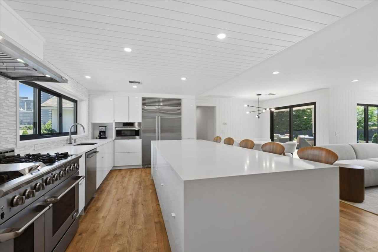 9827 Belfair Rd - Photo 3 of 27