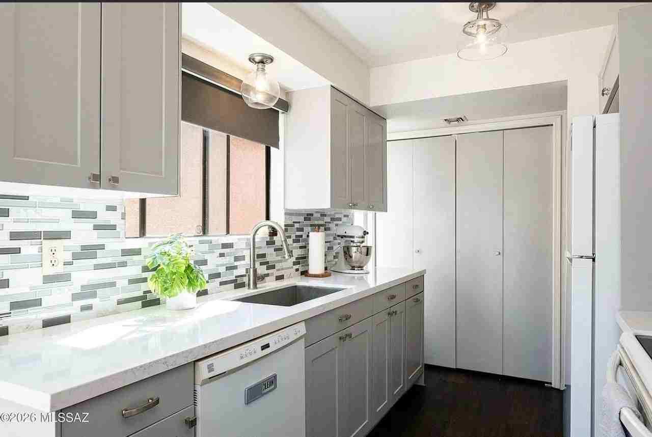 2417 N Palo Hacha Dr - Photo 4 of 34