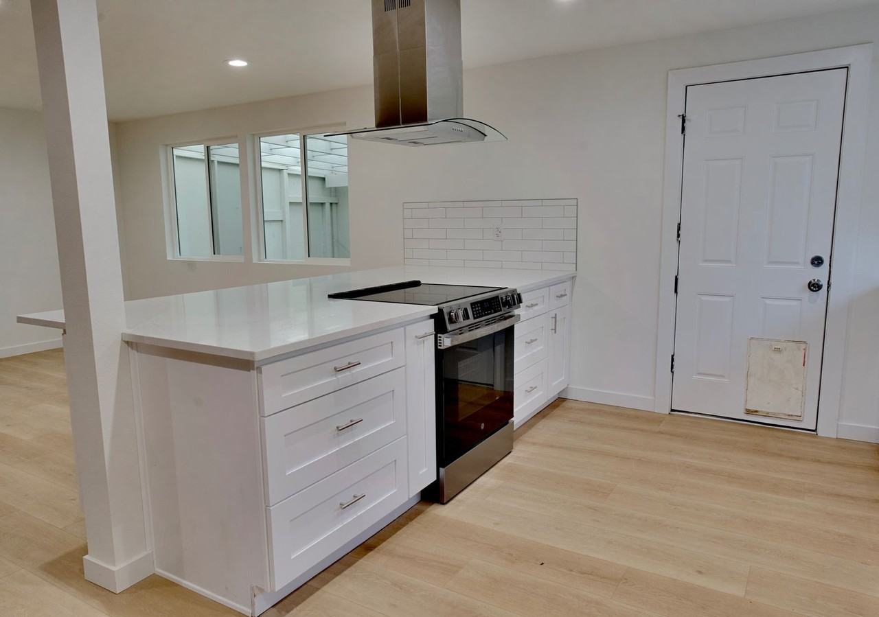 1421 N Highland St - Photo 3 of 24