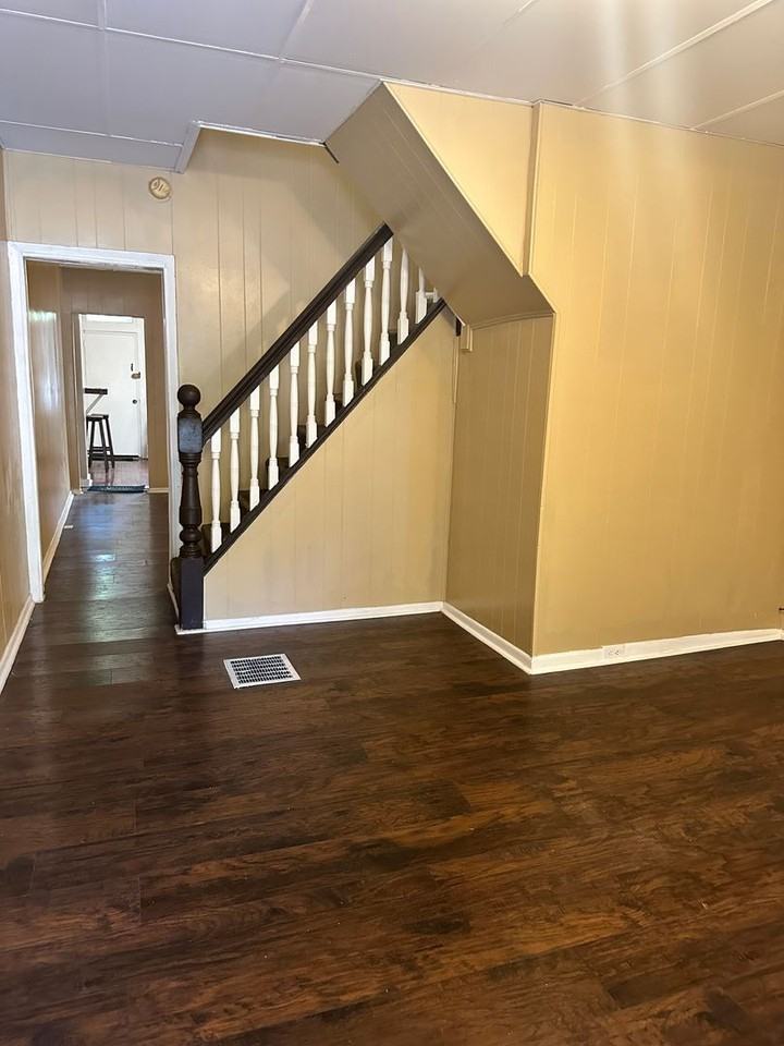 1649 N Fulton Ave - Photo 2 of 12