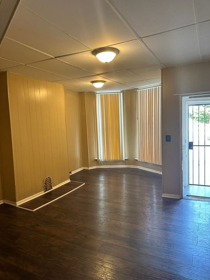 1649 N Fulton Ave - Photo 3 of 12