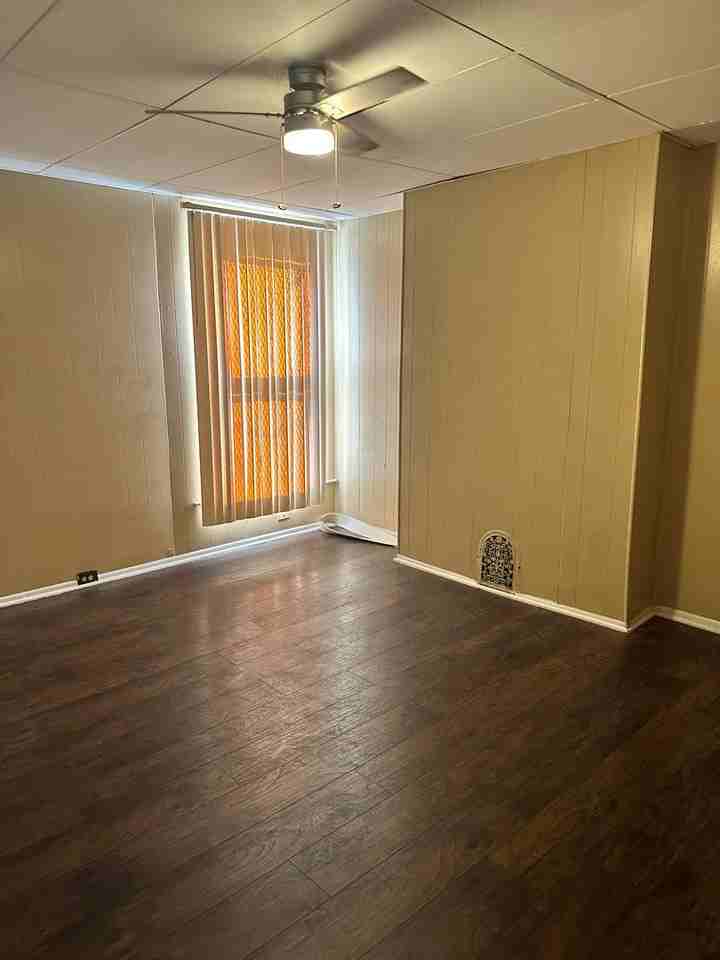 1649 N Fulton Ave - Photo 4 of 12