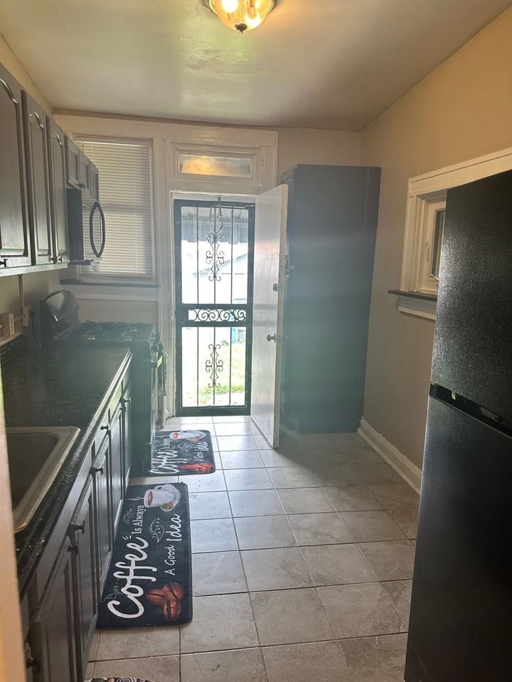 3116 Kenyon Ave - Photo 5 of 16
