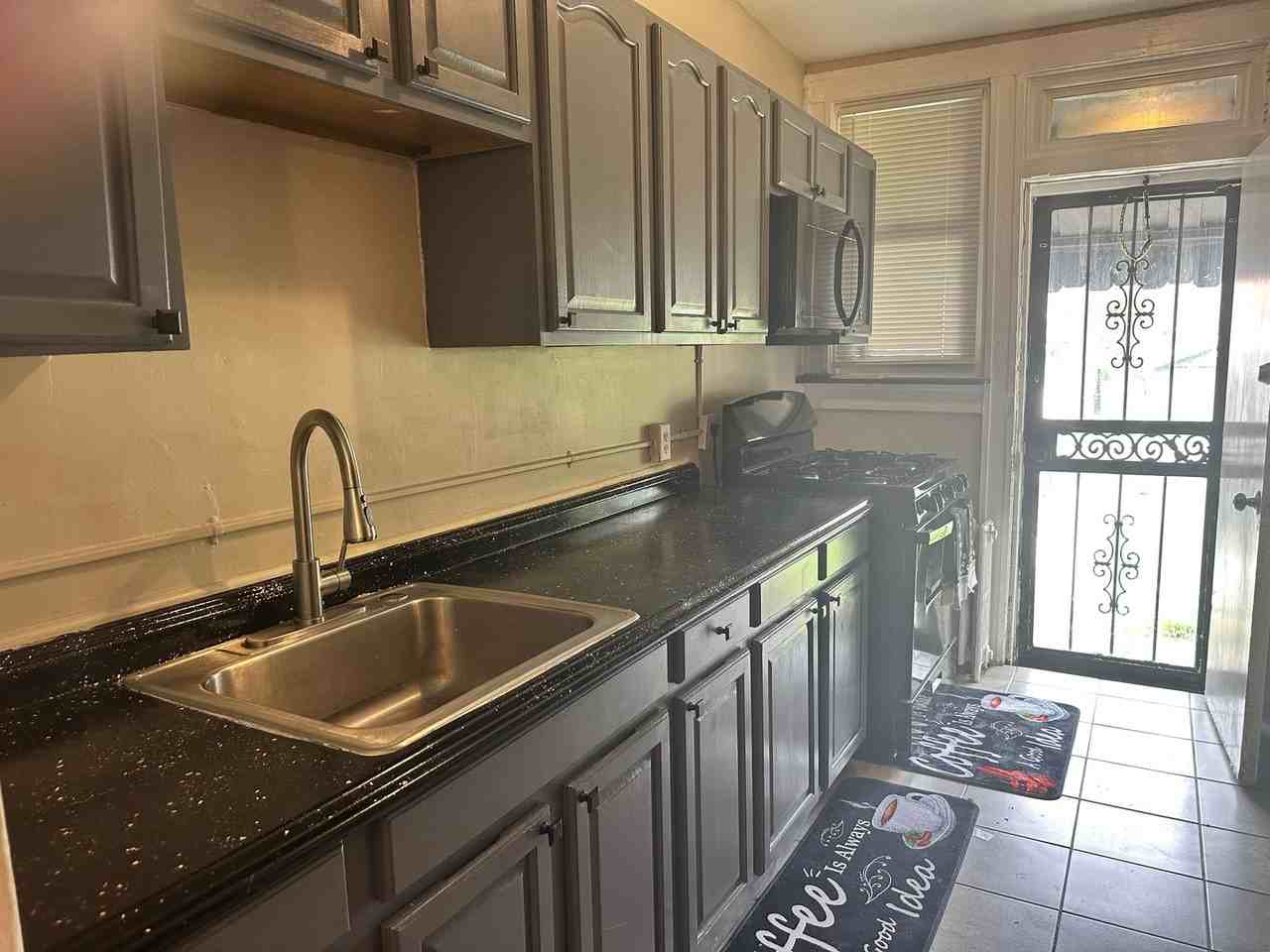 3116 Kenyon Ave - Photo 6 of 16