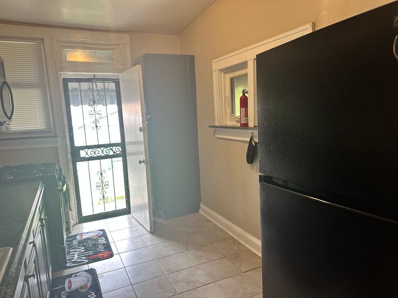 3116 Kenyon Ave - Photo 7 of 16