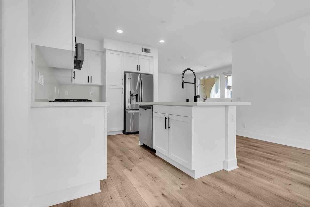 2923 Exposition Pl #2 - Photo 6 of 24