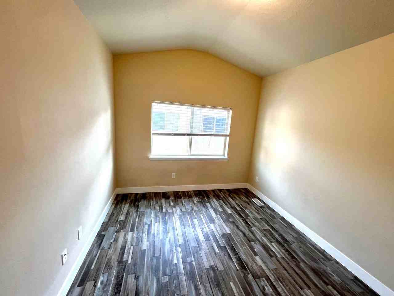 130 W Canley Vale Ln - Photo 6 of 11