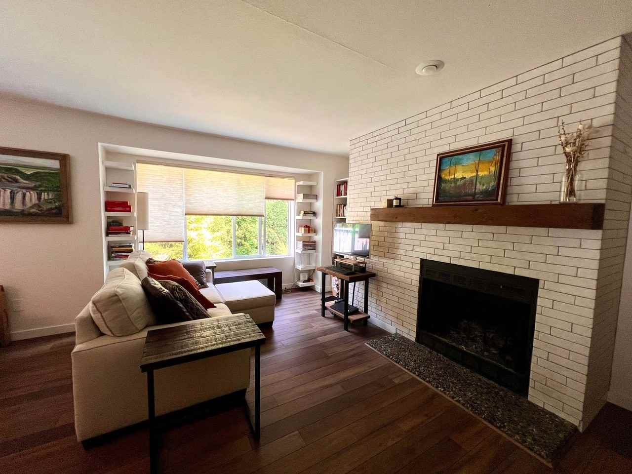 927 5th Ave - Photo 3 of 9