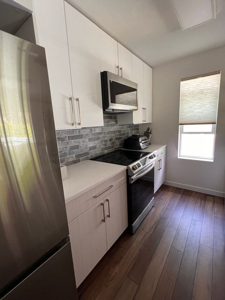 927 5th Ave - Photo 6 of 9