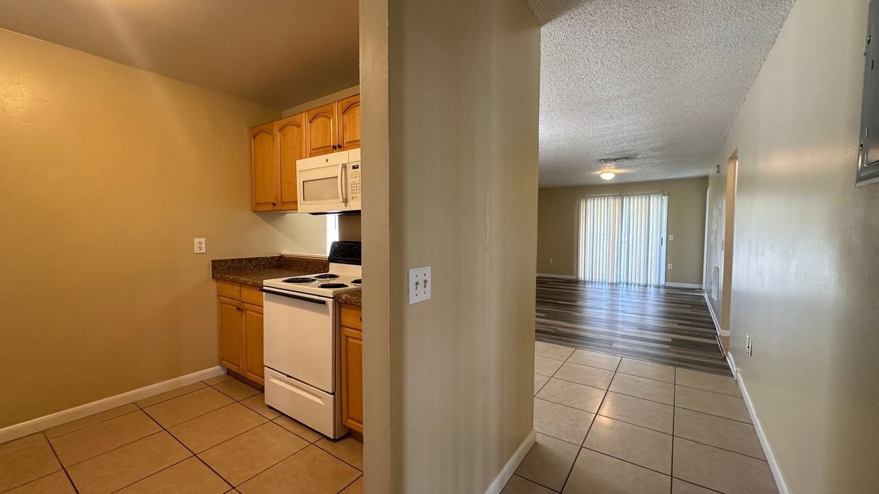 112 Cory Ln - Photo 2 of 24