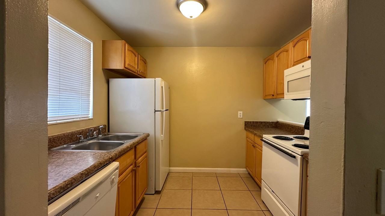 112 Cory Ln - Photo 3 of 24