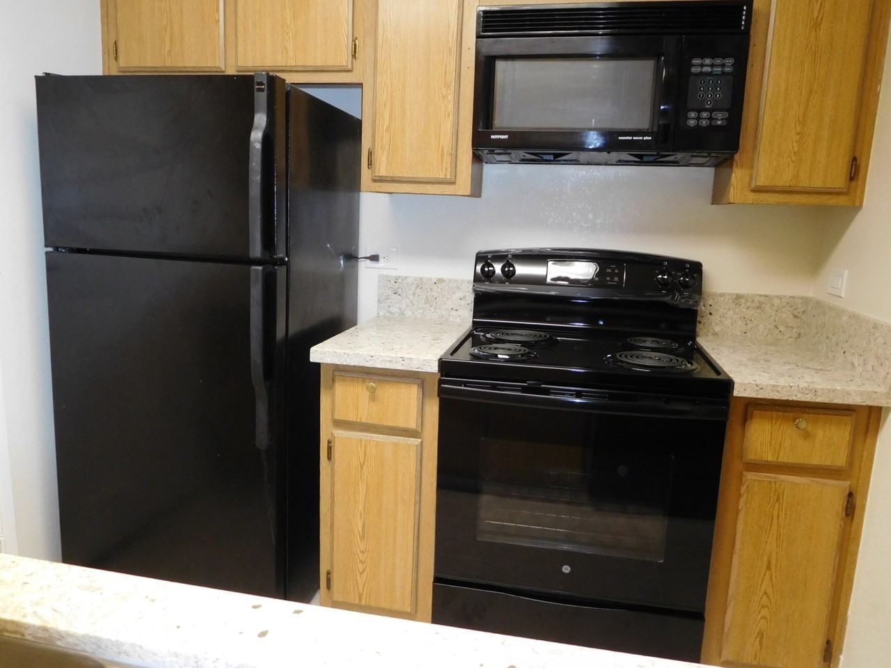215 Roundtree Ct - Photo 3 of 10