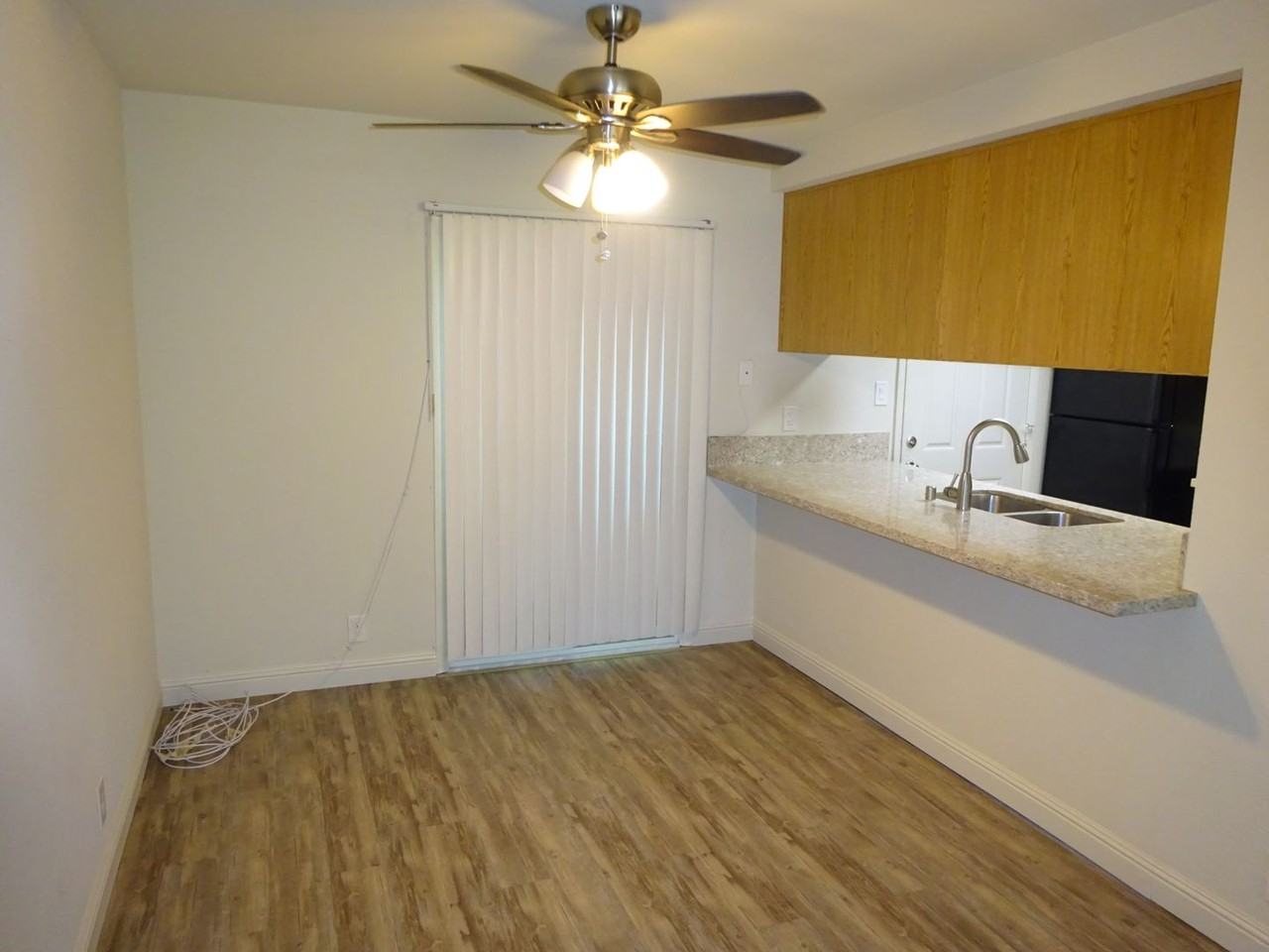 215 Roundtree Ct - Photo 4 of 10