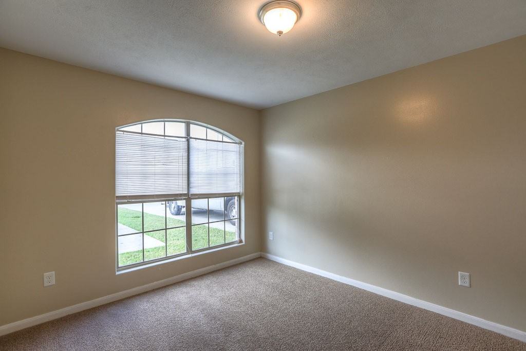 10606 Pine Landing Dr - Photo 5 of 23