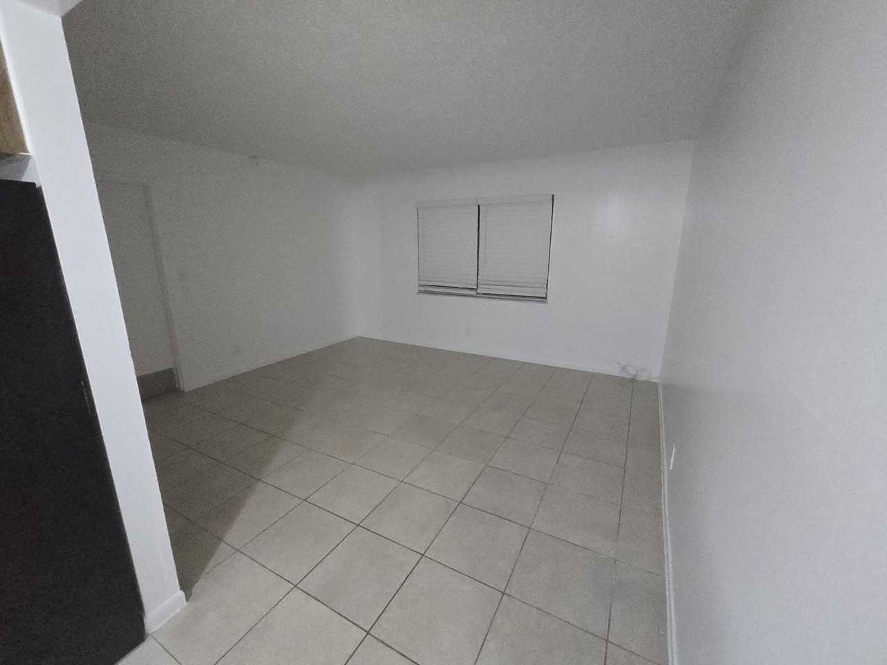 100 NE 9 St Pompano Beach, FL 33060 - Photo 6 of 8