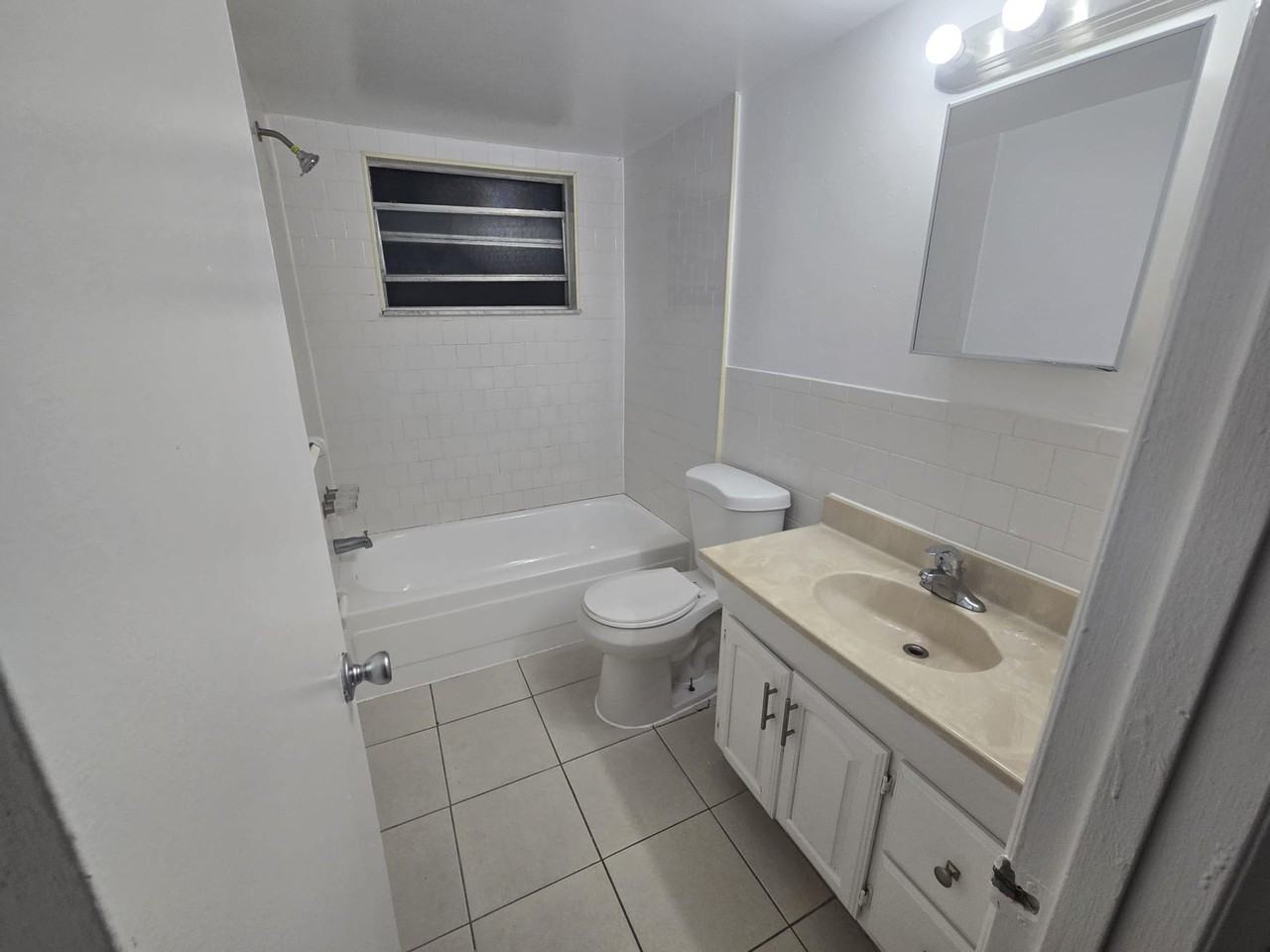 100 NE 9 St Pompano Beach, FL 33060 - Photo 7 of 8